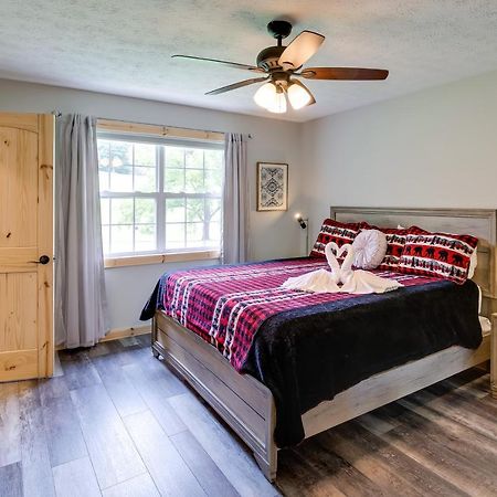 Sevierville Cabin With Private Hot Tub And Fire Pit Екстериор снимка