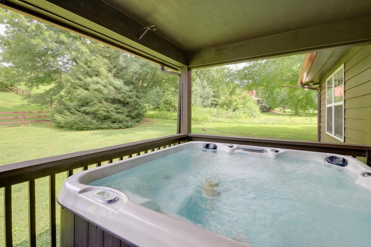 Sevierville Cabin With Private Hot Tub And Fire Pit Екстериор снимка